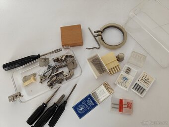 Retro šicí stroj LADA - 9