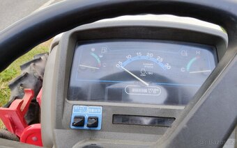 Malotraktor Yanmar s čelním nakladačem - 9