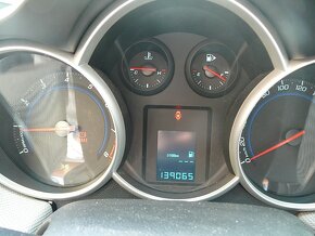 Chevrolet Cruze 2012, 1.6 benzín, 139.700 km, tažné, alu, se - 9