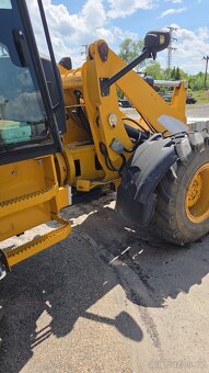 Nakladač   pouze 155 motohodin - 9