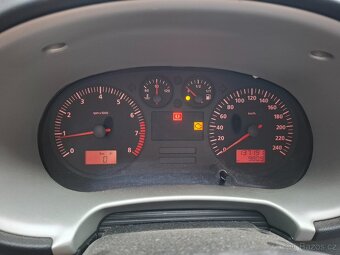 Prodám auto Seat Leon 1.6 16w (77kw) - rok 2004 - 9