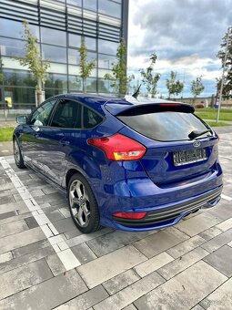 Ford Focus 2.0 ST - 9