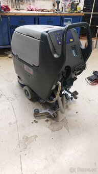 Podlahový mycí stroj Nilfisk BA 451 - 9