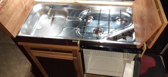 Karavan Bergland s CZ doklady a novou STK - 9