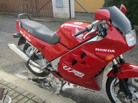 honda vfr 750f RC24 - 9