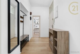 Prodej prostorného bytu 3+kk (94 m²) po rekonstrukci – Pa... - 9