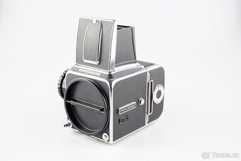 Hasselblad 500C/M chrome telo + WLF + kazeta 120 - 9