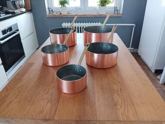 PĚKNÉ MĚDĚNÉ HRNCE K VAŘENÍ 5 KUSŮ - VINTAGE FRANCIE - 9