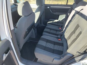 Volkswagen Touran 2.0 tdi, 103 kW, 7 míst, 05/2009 - 9
