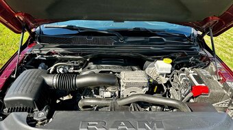 RAM 1500 Laramie 5.7 HEMI eTorque – 2023 | Luxusní výbava - 9