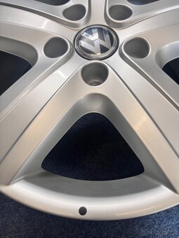 5x120 R17 Originál alu VW T5 - nové - 9