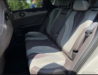 BYD Frigate 07, 2024, PHEV, nízký nájezd 1 800 km - 9