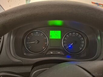 Prodám vozidlo ŠKODA FABIA 2 kombi 1,4 63 kw - 9