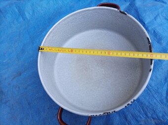 Smaltovaný červenohnědý hrnec, průměr 30 cm - 9