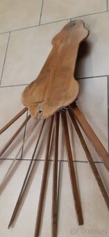 Starý držák,sušák na ručníky, kov a dřevo zajímavé, délka je - 9