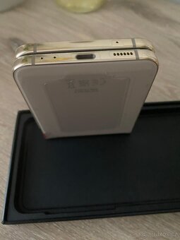 Samsung Galaxy Flip 4 256GB - 9