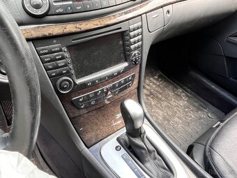 Mercedes-Benz W211 E320 CDI - 9