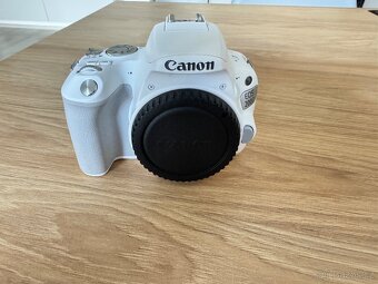 Canon EOS 200D - 9