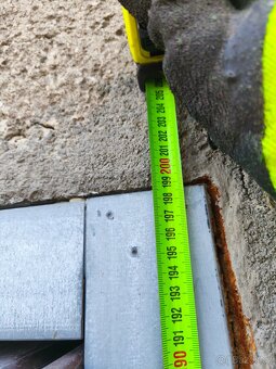 Výklopná vrata Hormann hnědá, 2kusy, 25002000mm a 2350200 - 9
