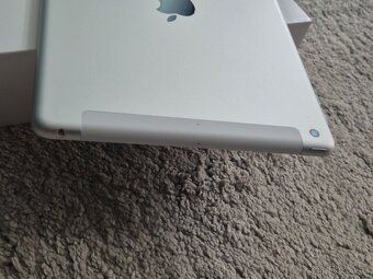 Apple iPad 6. generace 32 Cellular - 9