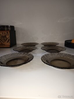 Sada talířů z kouřového skla, 17 kusů - 9