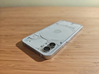 NOTHING phone (1) bílý, 8GB/256GB - 9