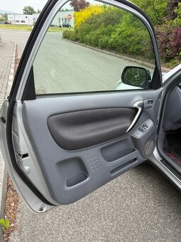 TOYOTA RAV4 2.0 110kW, AUTOMAT, 4x4, KLIMA, BEZ KOROZE - 9