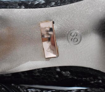 Dámské kotníkové boty na podpatku, vel. 39 - 9