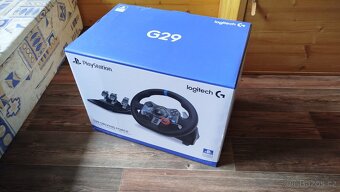 Volant (s pedály) + řadící páka - 9