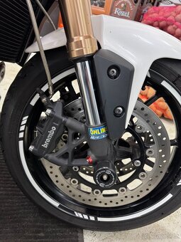 Triumph speed triple 1050 - 9