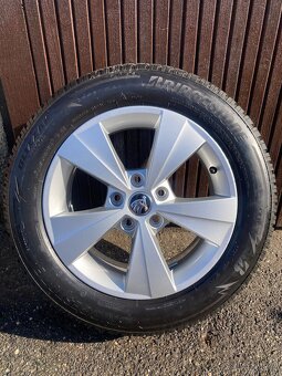 Skoda Octavia 4,zimni 205/60 r16-zanovní 7,5mm - 9