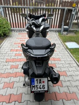 Honda Forza 300 malý nájezd,super stav - 9