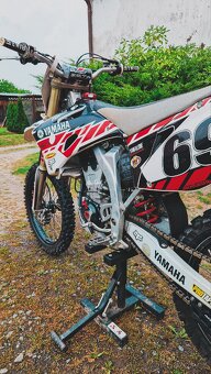 Yamaha YZ250F - 9