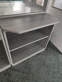 Regály / Vitríny s osvětlením do obchodu - 9