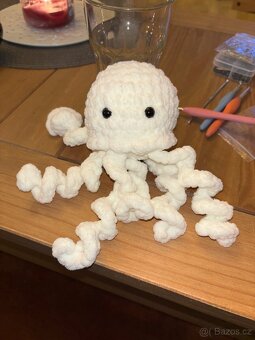 Háčkované medúzy různé barvy - 9