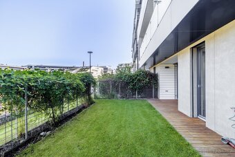 Moderní stylový byt 2+kk, 53m2+42m2, rezidence DOCK, Praha 8 - 9