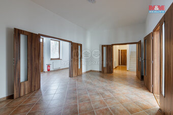 Prodej rodinného domu, 376 m², Mezirolí, Nová Role - 9