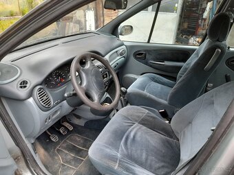 Renault megane scenic 1,6 - 9