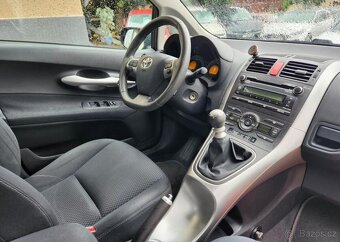 Toyota Auris 1.6PRAV.ZNAČKOVÝ SERVIS TSUSHO - 9