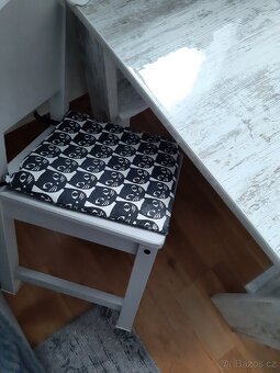 Dětský stolek ASKO + 2 židle Ikea - 9