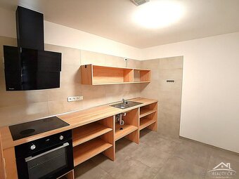 Novostavba domu s osmi byty a parkováním - 9