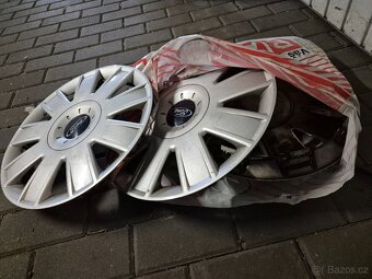 4 plechové kola s pneu v perfektním stavu, poklice, šrouby - 9