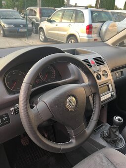Volkswagen Touran 1.9 TDI 77kW = 7 miest, Bez korozie = - 9