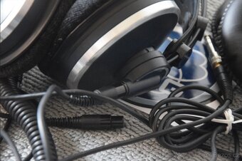 Profesionální sluchátka AKG K271 MKII, kabely, sada náušníků - 9