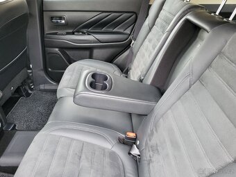 Mitsubishi Outlander 2.4 PHEV 4x4, LED, KAMERA, TAŽNÉ - 9