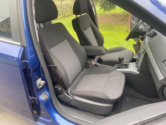 OPEL ASTRA 1,6 benzin RV 2010 VELMI PĚKNÉ - 9