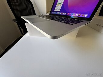 Macbook Pro 13” Early 2015, 2,7 GHz Dvoujádro Intel Core i5 - 9
