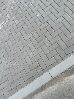 Realizace zámkové dlažby - rychle, kvalitně, spolehlivě - 9