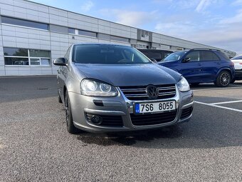 Volkswagen Jetta 2.0 FSI Sportline - 9