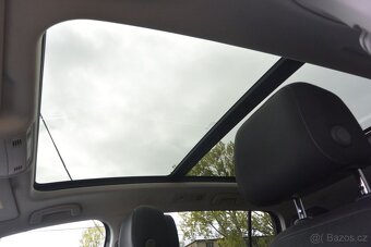 Volkswagen Touran 2.0TDi 110kW PANORAMANAVILED - 9